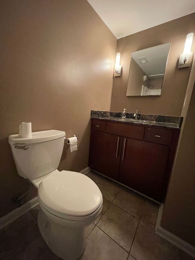 Building Photo - COMING IN AUGUST! Attractive Condo, Lots o...