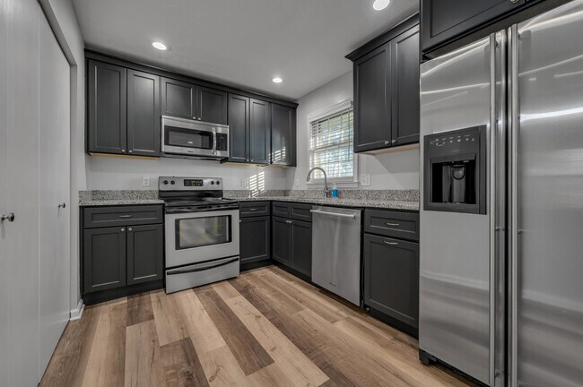 Building Photo - 221 Quebec Way