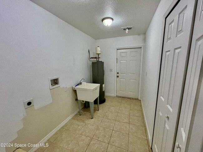 Building Photo - 1000 Dames Ct