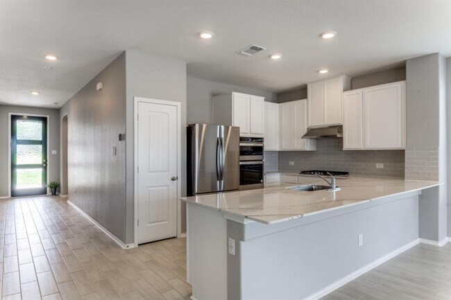 Building Photo - 1100 Desaix Dr