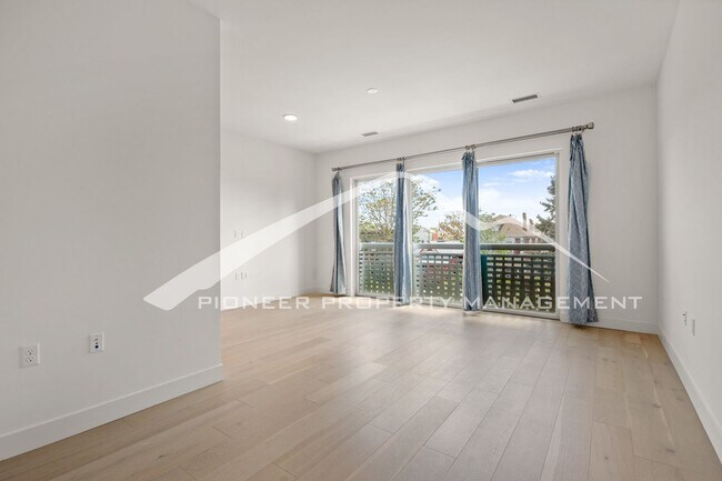 Building Photo - Newer Studio Apt in RiNo District in Denver 1 Underground Parking Space!