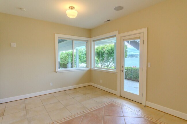 Building Photo - 4Bd/4Ba Seattle Home