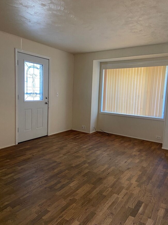 Building Photo - Cozy 3 Bedroom, 1 Bathroom Home with Spacious Back Yard.