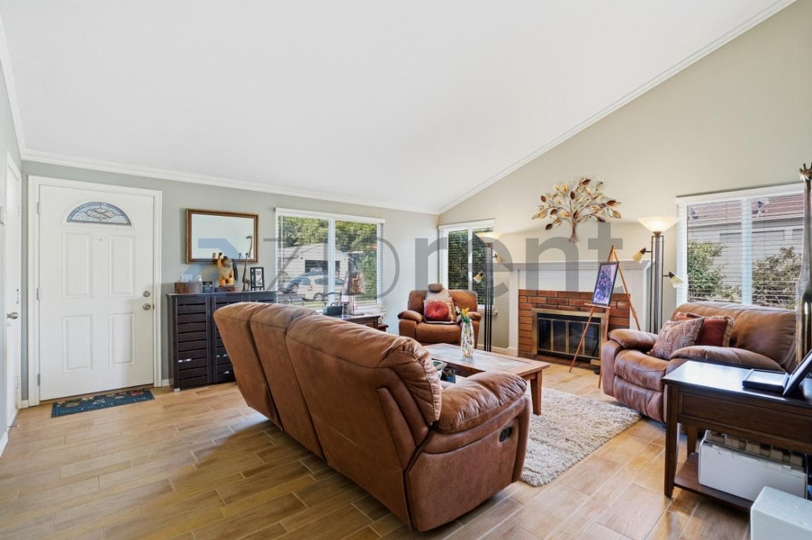 Building Photo - 2134 Latham St