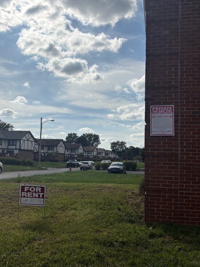Building Photo - 3600 Cushing Dr