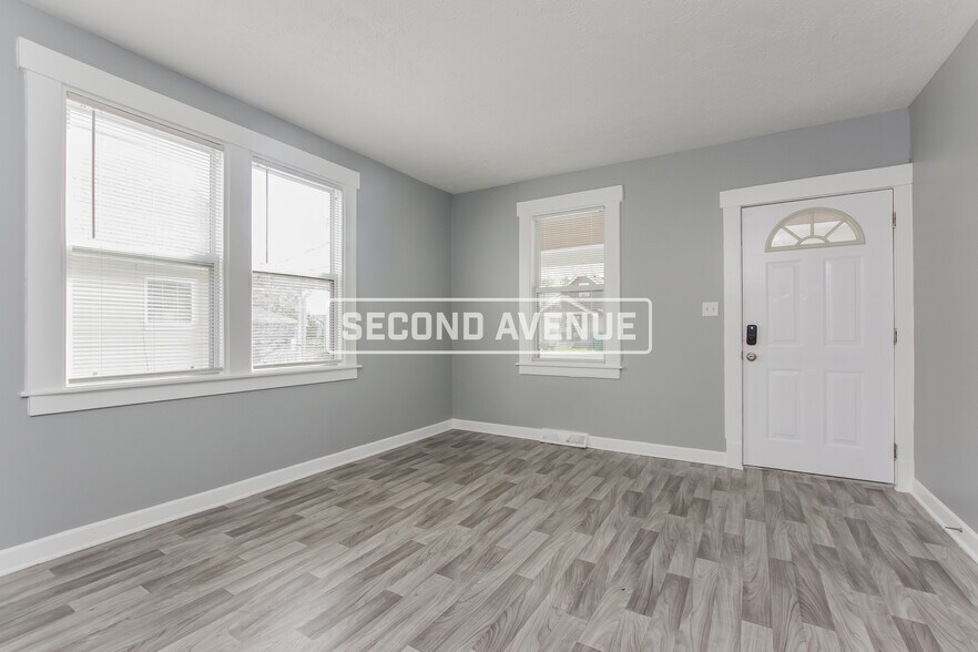 Building Photo - 1806 Sundale Ave