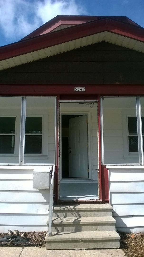 Primary Photo - 3BR SINGLE FAMILY MULTI LEVEL HOME WITH GARAGE, YARD, PORCH, REDONE, VERY NICE!