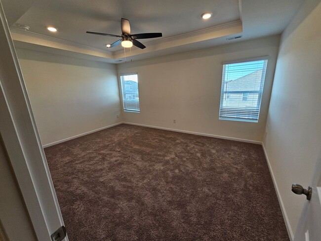 Building Photo - Like New Town Home in Kellerton Place, Monroe!