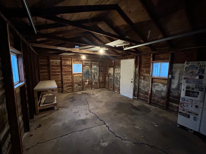 Building Photo - 1108 E Main St