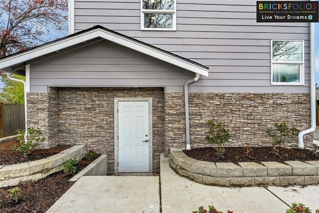 Building Photo - Your Dream Home in Monroe