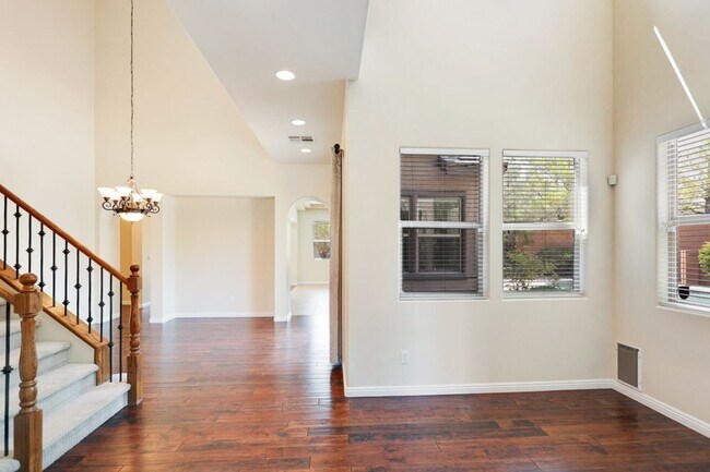 Building Photo - Summerlin Vistas Pool Home w/ Bed and Bath...