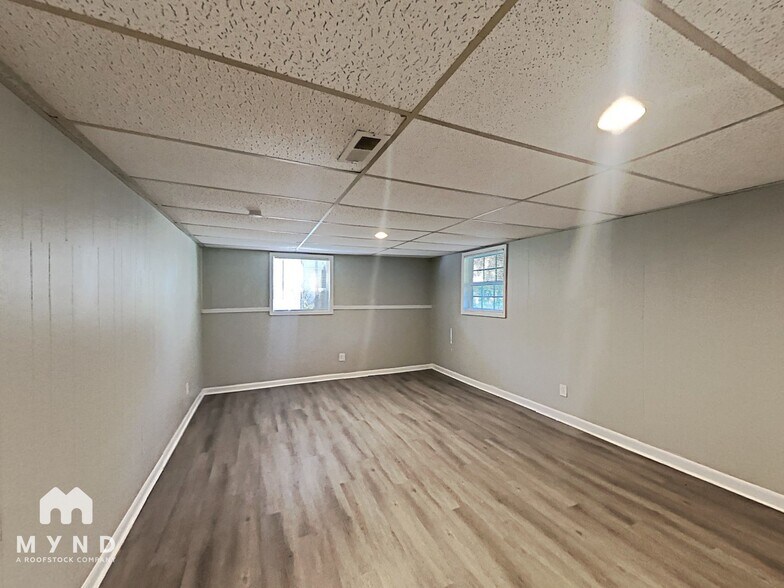Building Photo - 6450 Ashdale Dr