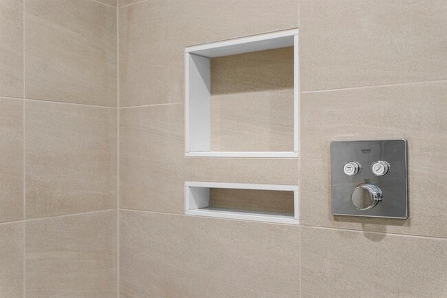 Building Photo - 275 1st Ave S