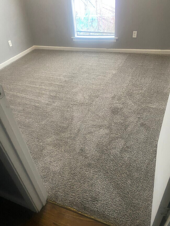 Building Photo - 656 N Pass Rd