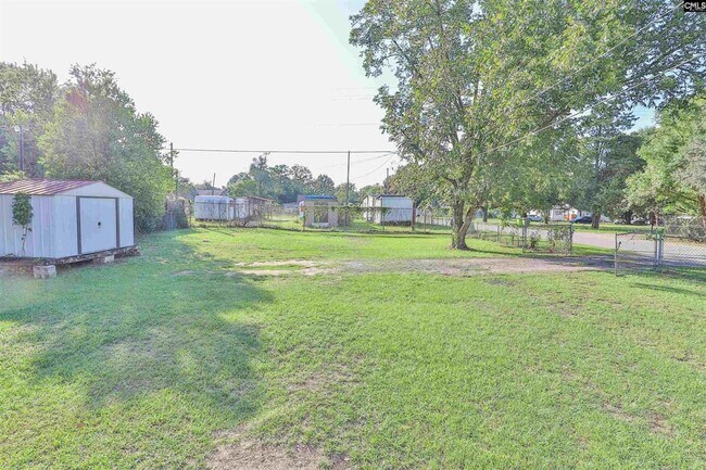 Building Photo - Adorable 3BR/1.5BA Renovated Bungalow Near...