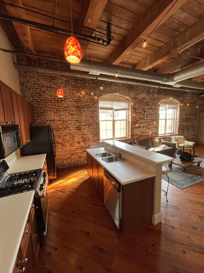 Kitchen 2 - 490 Marietta St NW