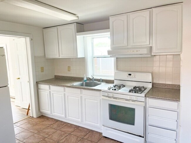 Building Photo - 28 Wyman St