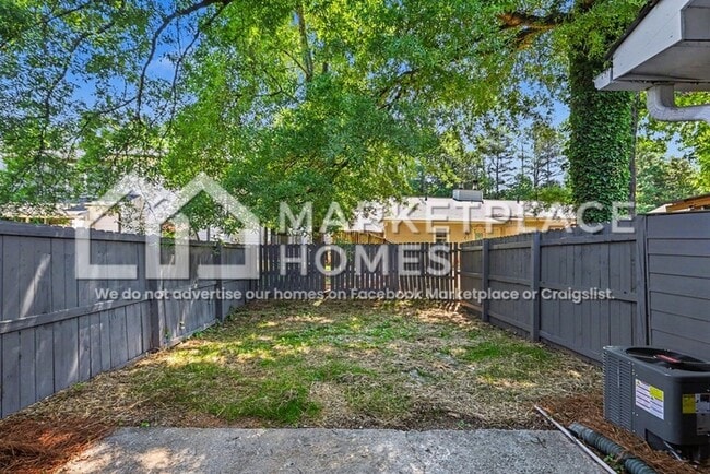 Building Photo - 5128 Lakeview Ct