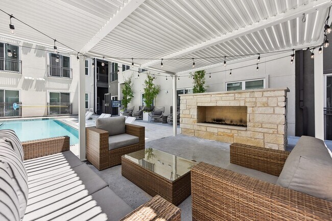 Building Photo - 6007 n. IH 35-235