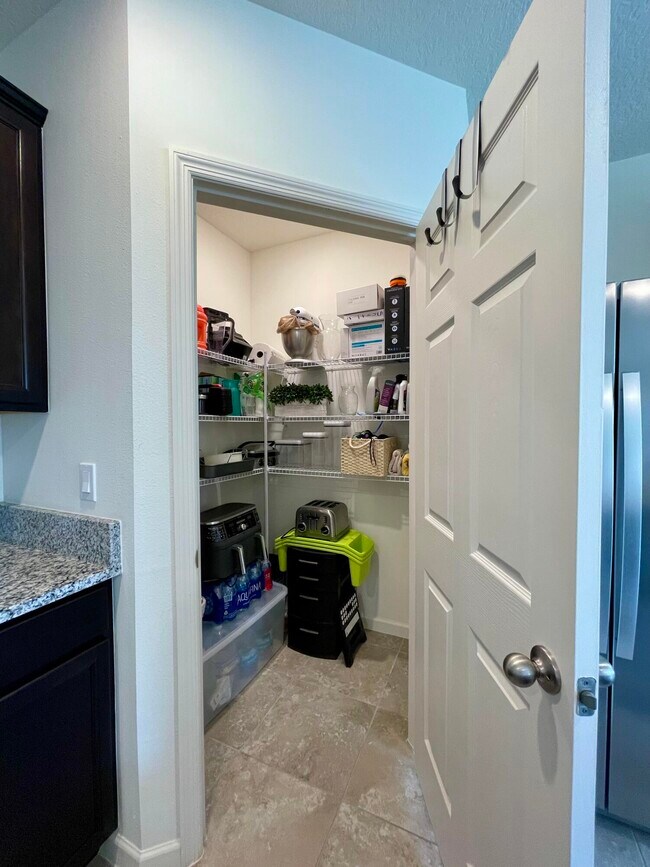 Building Photo - 10574 SW Cambria Ln