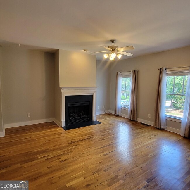 Building Photo - 1111 Surrey Ln