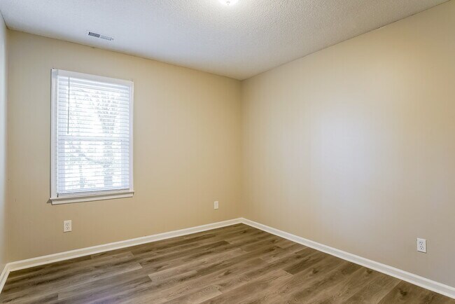 Building Photo - 1716 Netherfield Ln