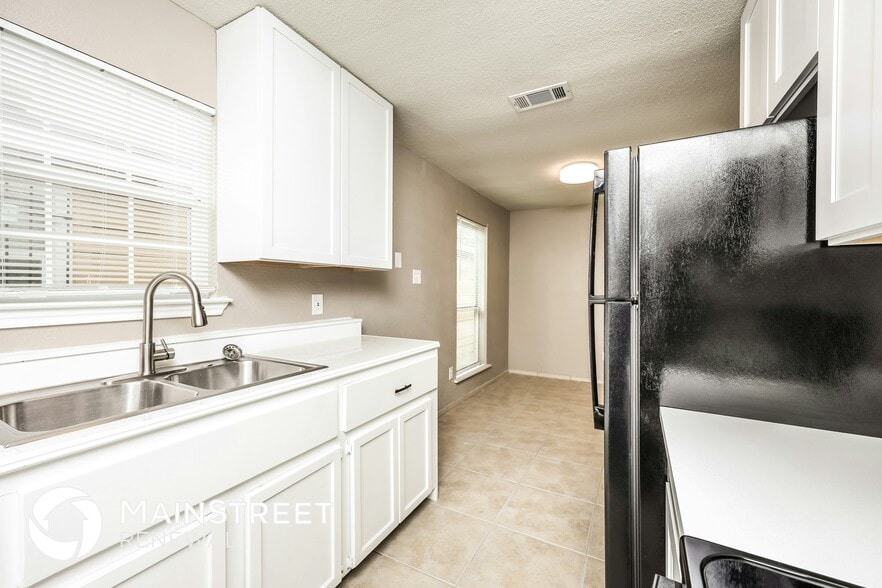 Building Photo - 9921 Cedar Mountain Cir