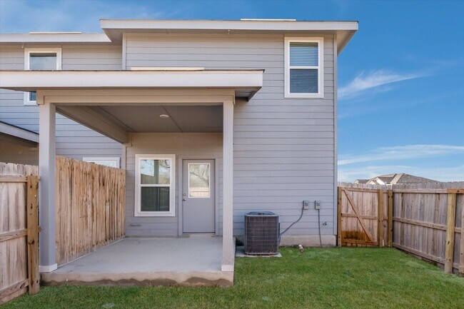 Building Photo - Stunning 3/2.5- Newly Built Row-house