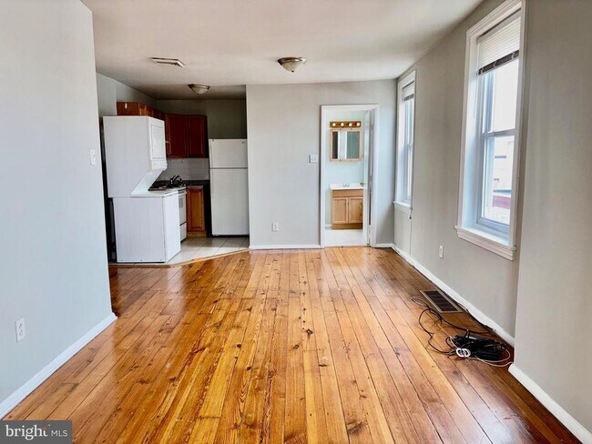 Building Photo - 2635 E Lehigh Ave