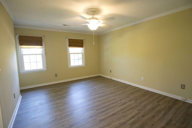 Building Photo - Available 3/1/25. Repainted & New Flooring...