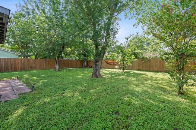 Building Photo - 5001 Dove Springs Dr