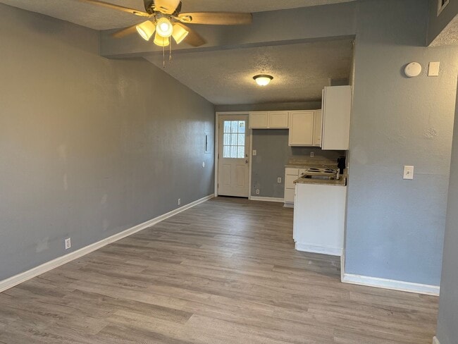 Building Photo - 155 Tamarack Dr