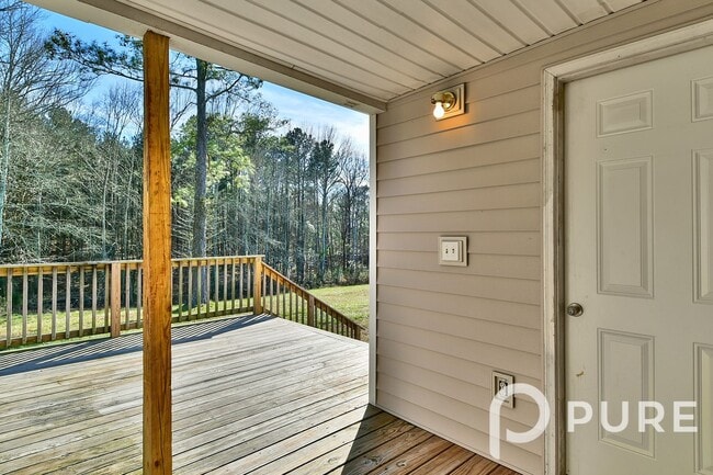 Building Photo - 5674 Duncan Rd