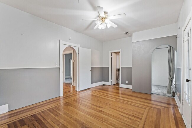 Building Photo - 1532 N Chestnut St