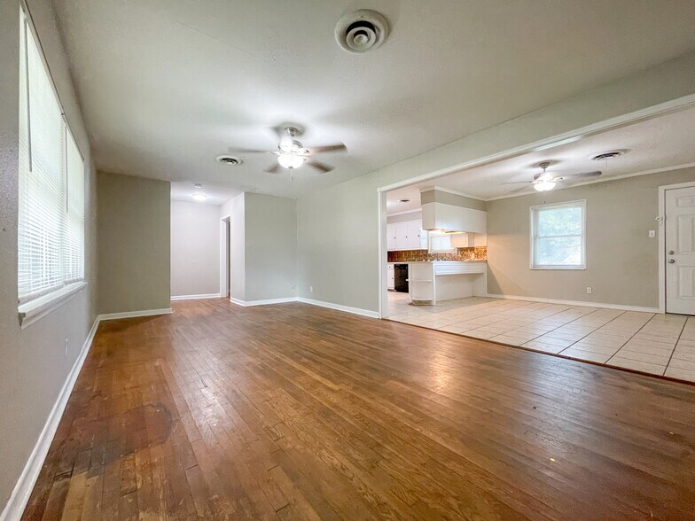 Building Photo - 110 E San Benito Dr