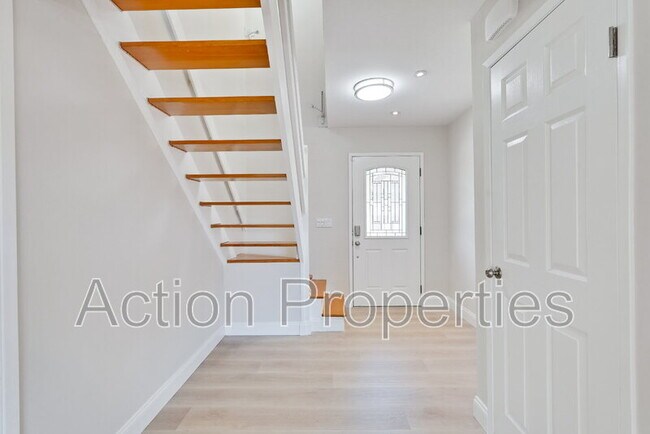 Building Photo - 3806 Century Dr