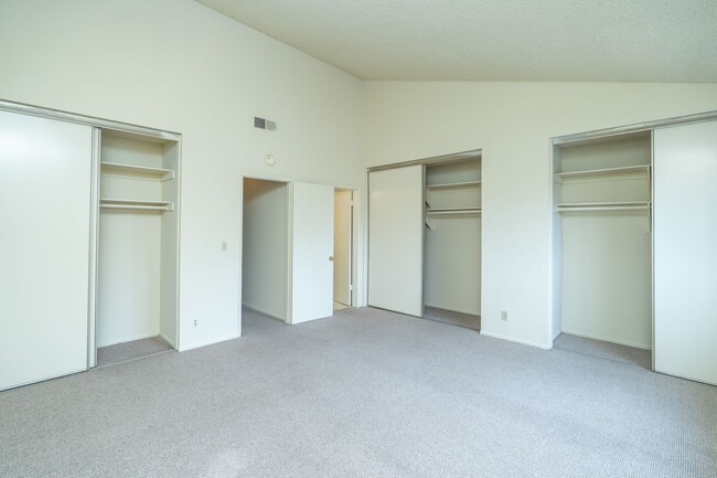 Building Photo - 304 S 2nd Ave