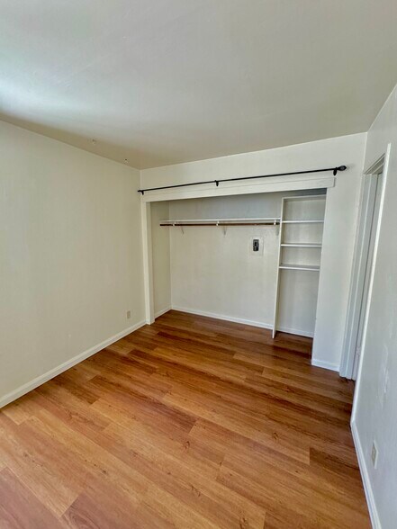 Building Photo - 870 Grove St