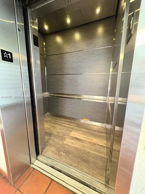 Building Photo - 505 NE 30th St