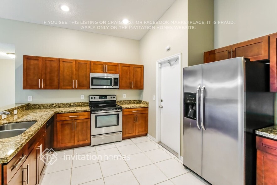Building Photo - 10841 SW 14th Ct