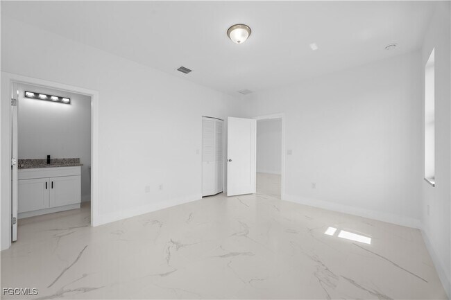 Building Photo - 1136 Ichabod Ave