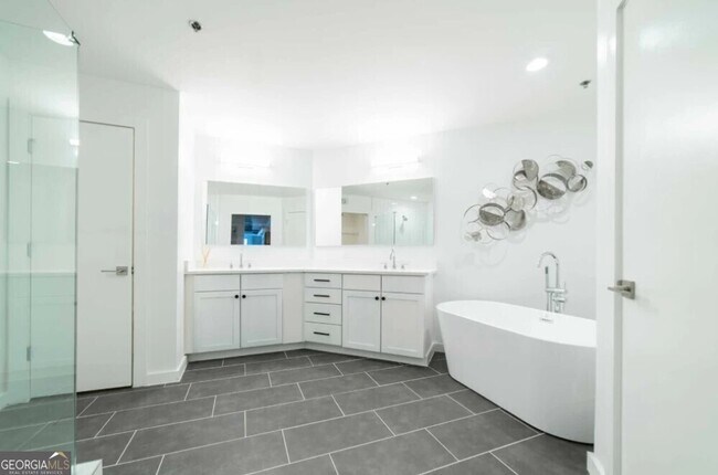 Building Photo - 230 18th St NW