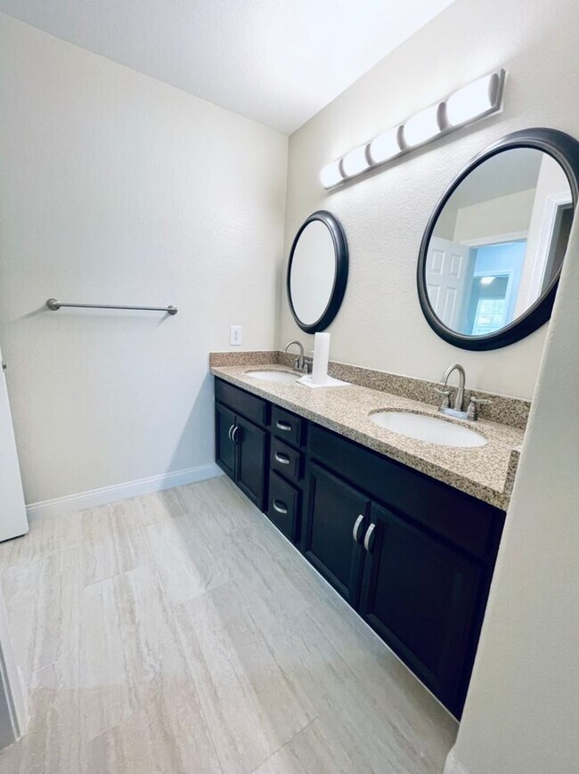 Building Photo - Single-story 4 Bed nestled in the desirable Green Valley Ranch!  3 Car Garage!
