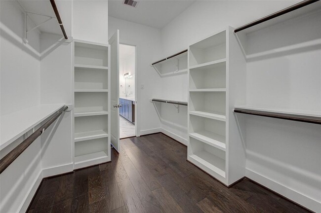 Building Photo - 5837 Dolores St