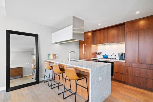 Building Photo - 2 bedroom in Long Island City NY 11101