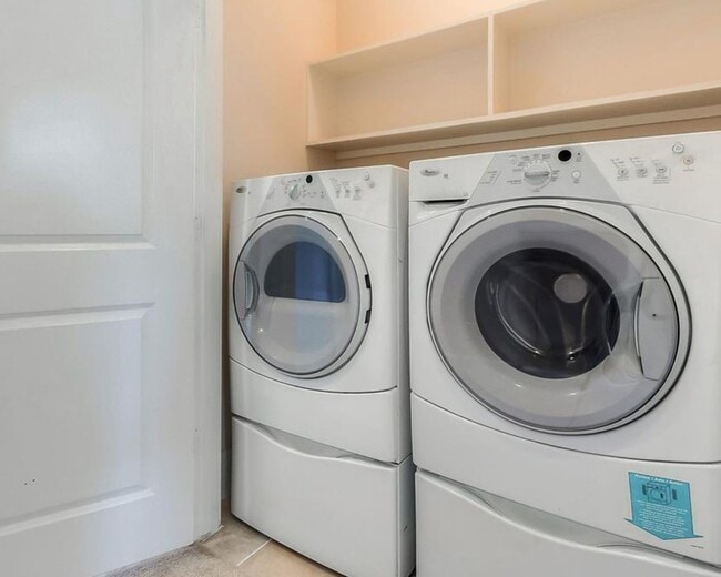 Building Photo - 404 Parker St