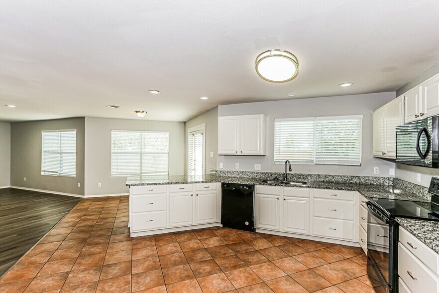 Building Photo - 8201 Southbrook Cir