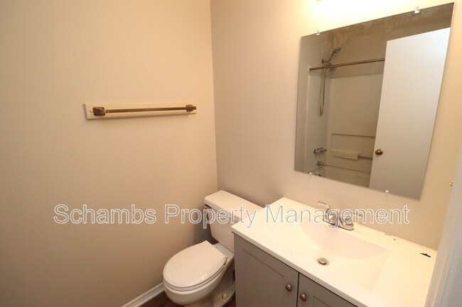 Building Photo - 3905 Lexington Dr