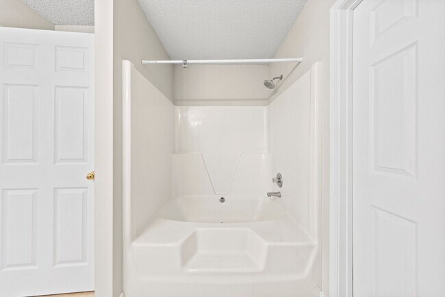 Building Photo - Charming home in IDEAL location!!!