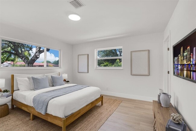 Building Photo - 3920 Hayes St